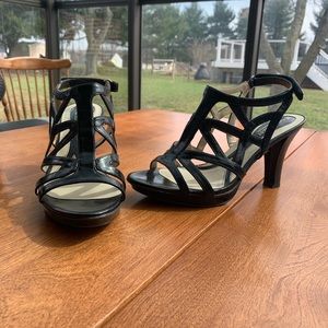 Naturalized dress sandals.